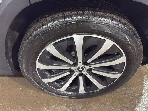 Used 2021 Mercedes-Benz GLB 250 4MATIC image 9