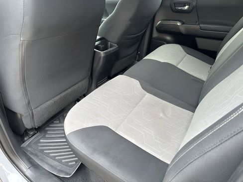 Used 2020 Toyota Tacoma TRD Off-Road image 17