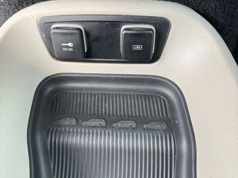 Used 2019 Chrysler Pacifica Touring-L FWD image 15