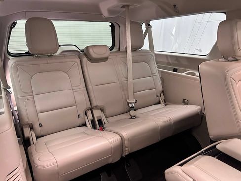 Used 2020 Lincoln Navigator L Reserve w/ Equipment Group 208A Reserve AWD/4WD image 16