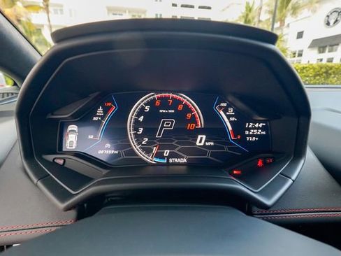 Used 2022 Lamborghini Huracan EVO RWD image 65