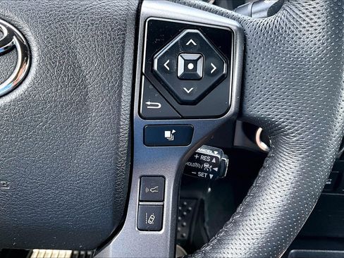 Used 2023 Toyota Tacoma TRD Sport w/ Black Out Package (TMS) AWD/4WD image 18