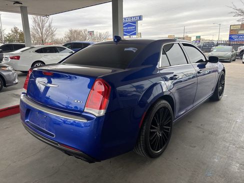 Used 2019 Chrysler 300 Touring image 21