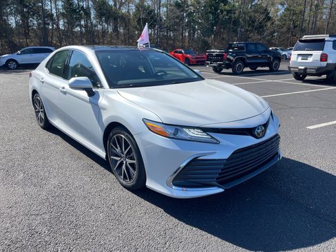 Used 2023 Toyota Camry XLE image 1