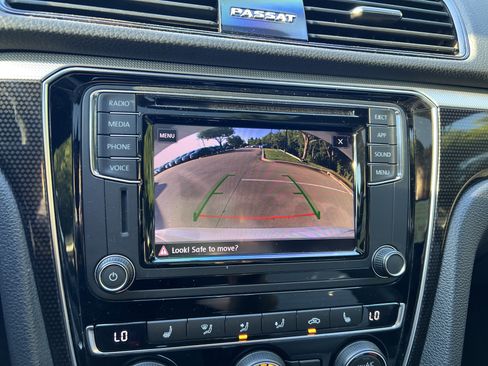 Used 2018 Volkswagen Passat 3.6 FWD image 22