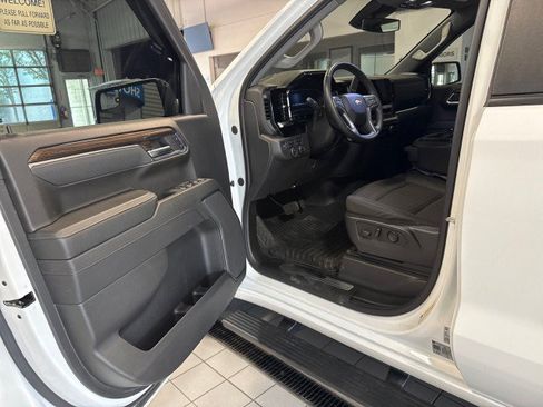 Used 2024 Chevrolet Silverado 1500 LT AWD/4WD image 13
