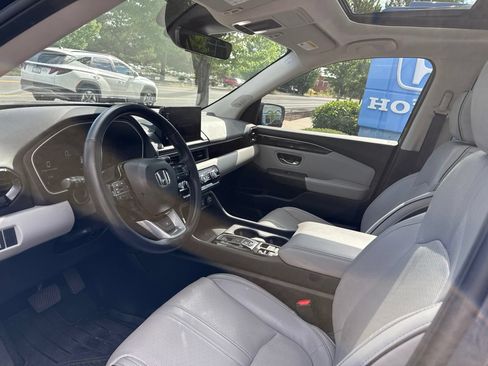 Certified 2025 Honda Pilot Elite image 9
