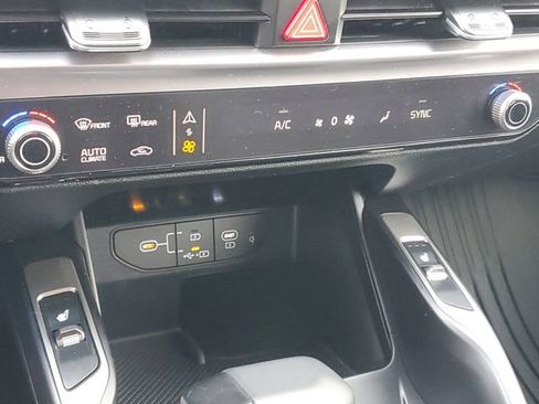 Certified 2025 Kia Sorento S image 27