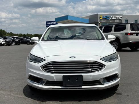 Used 2018 Ford Fusion SE w/ Equipment Group 602A FWD image 2