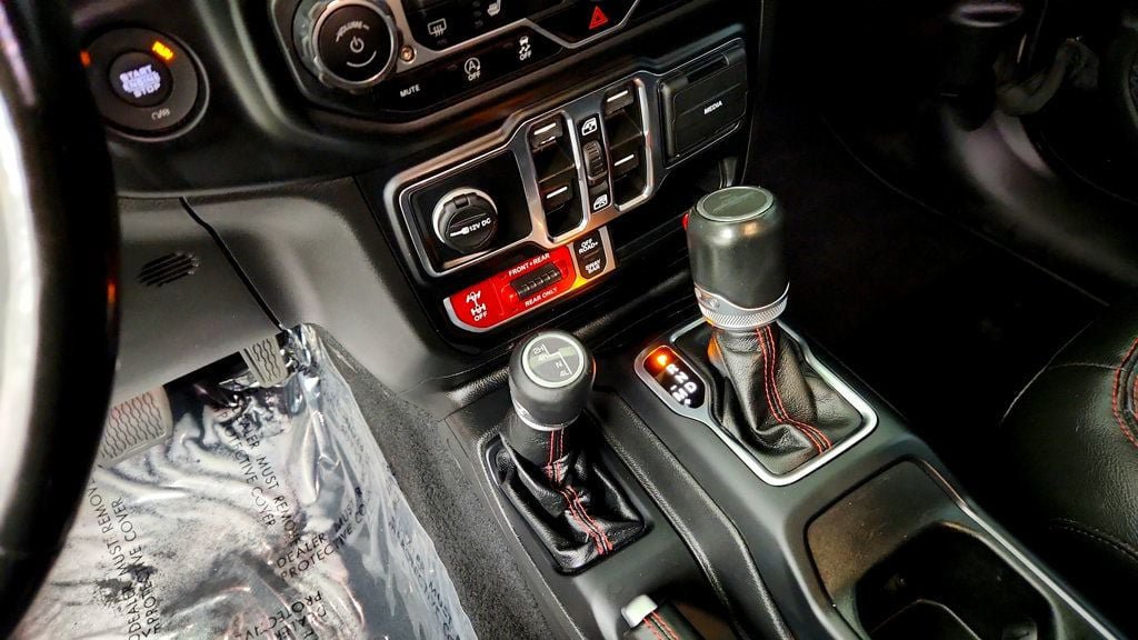 Used 2022 Jeep Gladiator Rubicon w/ LED Lighting Group AWD/4WD image 15