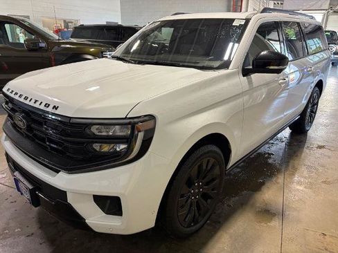 Certified 2025 Ford Expedition Max Platinum w/ Stealth Appearance Package AWD/4WD image 4