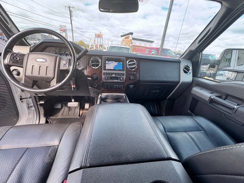 Used 2011 Ford F250 Lariat w/ Chrome Pkg image 25