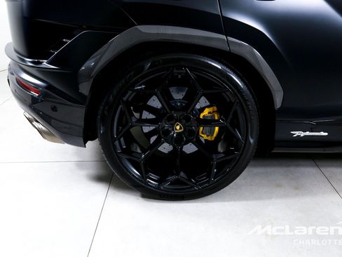 Used 2024 Lamborghini Urus Performante AWD/4WD image 32