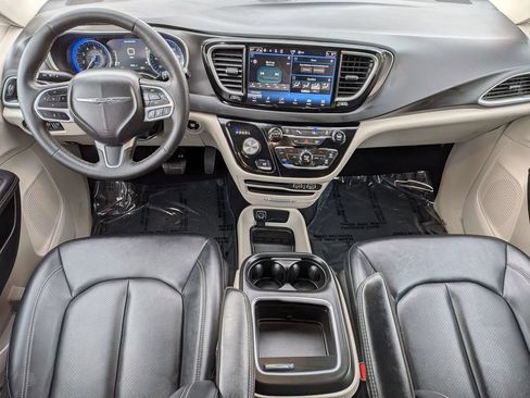 Used 2024 Chrysler Pacifica Touring-L FWD image 21
