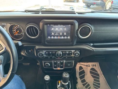Used 2018 Jeep Wrangler Unlimited Sahara w/ Cold Weather Group AWD/4WD image 23