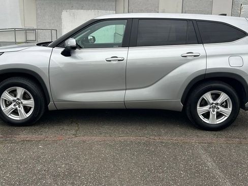 Certified 2025 Toyota Highlander LE FWD image 8