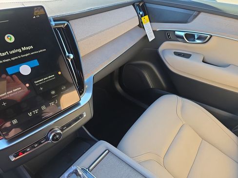 New 2026 Volvo XC90 B6 Plus w/ Protection Package Premier image 19