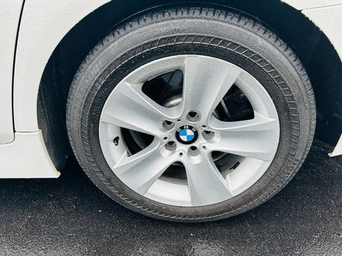 Used 2012 BMW 528i Sedan image 11