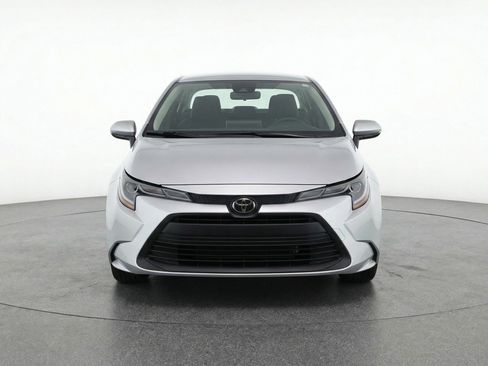 Used 2025 Toyota Corolla LE FWD image 2