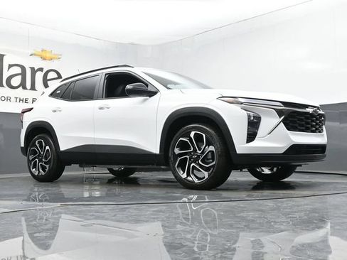 New 2026 Chevrolet Trax RS w/ Sunroof Package FWD image 2
