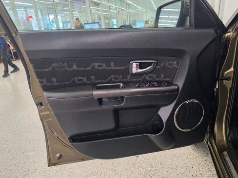 Used 2012 Kia Soul + w/ Audio Pkg FWD image 26