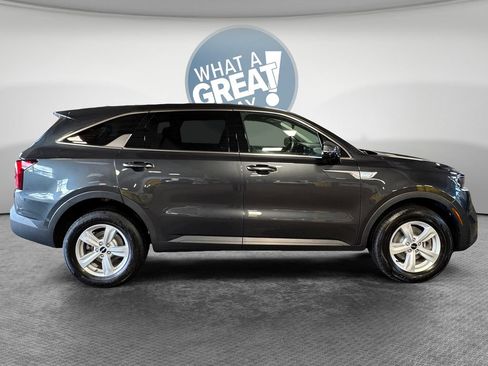 Certified 2023 Kia Sorento LX AWD/4WD image 2