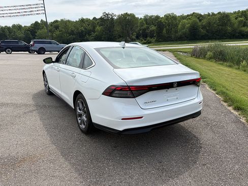Used 2024 Honda Accord EX image 3