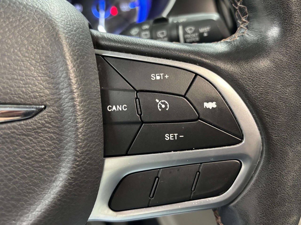 Used 2020 Chrysler Pacifica Touring-L FWD image 35