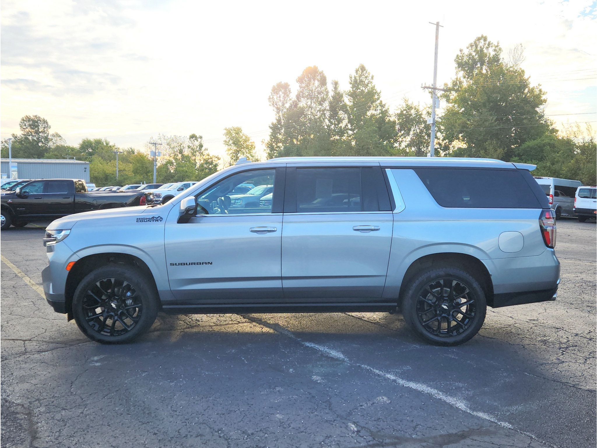 Used 2024 Chevrolet Suburban High Country AWD/4WD image 13