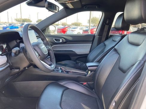 Used 2024 Jeep Compass Latitude image 10