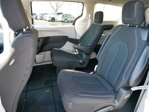 Used 2022 Chrysler Voyager LX image 32