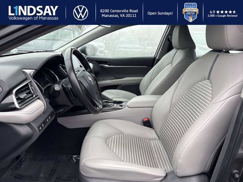 Used 2021 Toyota Camry SE image 9