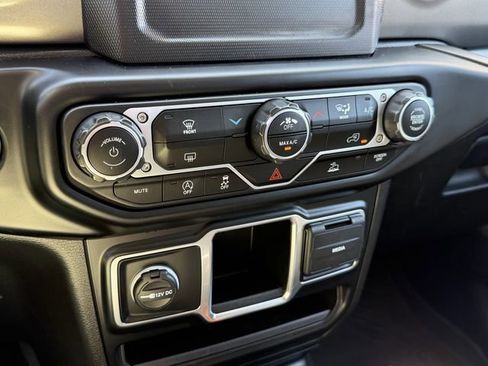 Used 2023 Jeep Gladiator Sport image 23