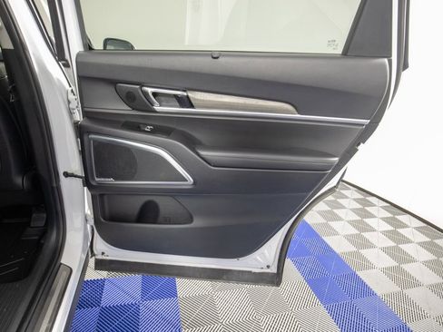 Used 2021 Kia Telluride SX w/ Towing Package FWD image 17