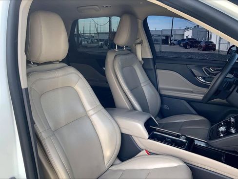 Used 2022 Lincoln Corsair Standard w/ Equipment Group 101A image 9