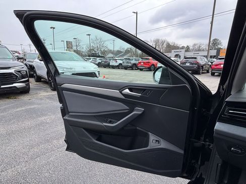 Used 2025 Volkswagen Jetta SE image 18