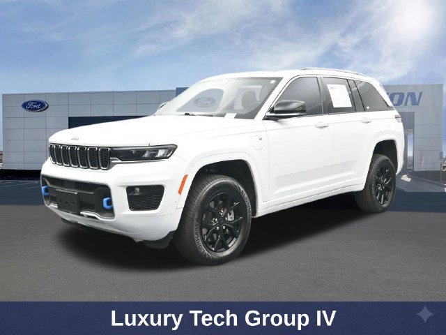 Used 2023 Jeep Grand Cherokee Overland w/ Luxury Tech Group IV AWD/4WD image 6