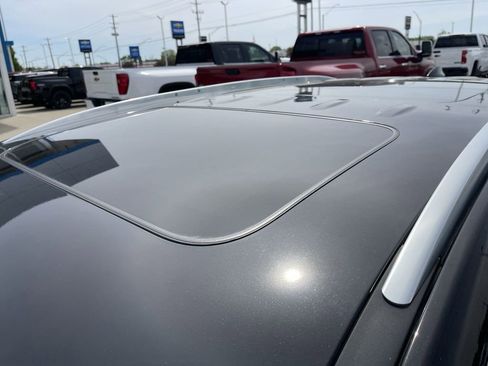 Used 2023 Buick Enclave Essence w/ Experience Buick Package AWD/4WD image 3