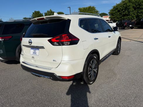 Used 2017 Nissan Rogue SL w/ SL Premium Package image 5