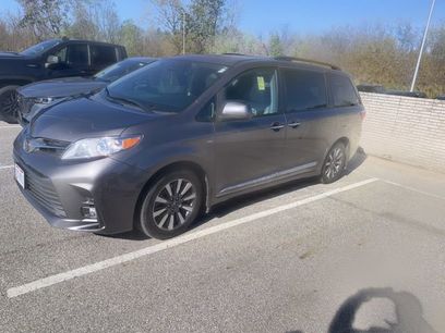 Used 2018 Toyota Sienna XLE