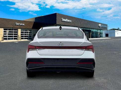 New 2026 Hyundai Elantra SE image 7