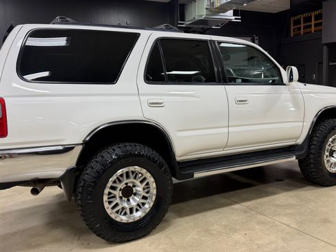 Used 2000 Toyota 4Runner SR5 w/ Upgrade Value Pkg 4 AWD/4WD image 5