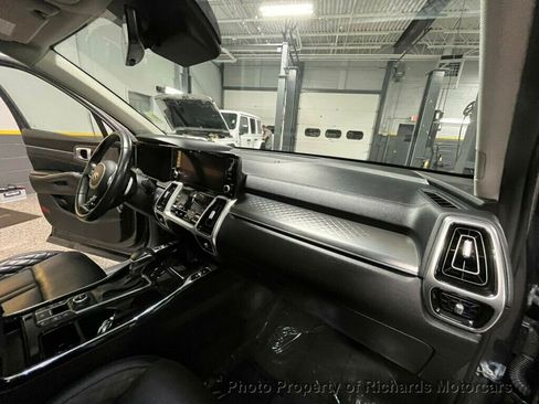 Used 2021 Kia Sorento SX Prestige image 24