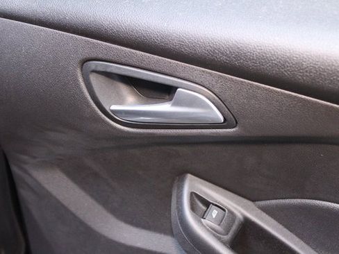 Used 2018 Ford Focus SE image 12