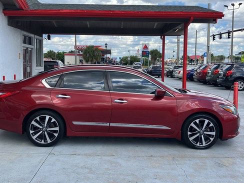 Used 2017 Nissan Altima 2.5 S w/ Power Driver Seat Package FWD image 3