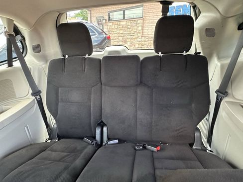Used 2016 Dodge Grand Caravan SXT w/ Rear Park Assist Package FWD image 13