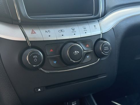 Used 2015 Dodge Journey SXT w/ Flexible Seating Group image 19