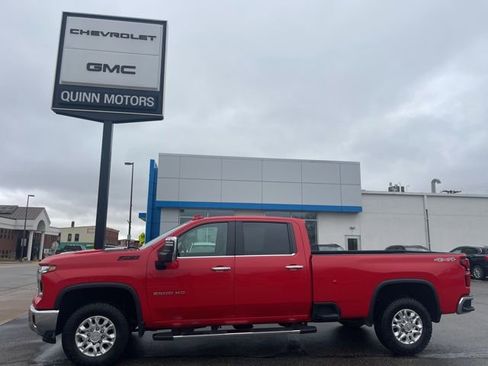 Used 2024 Chevrolet Silverado 2500 LTZ AWD/4WD image 2