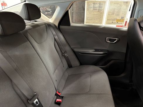 Used 2025 Kia K4 FWD image 36