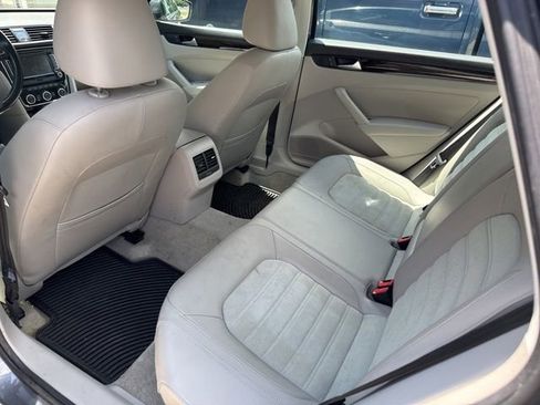 Used 2015 Volkswagen Passat TDI SEL Premium FWD image 24